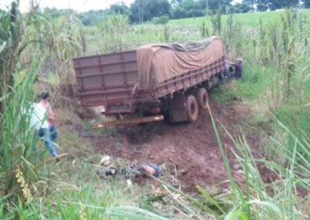 Morador de Aral Moreira morre após ser atropelado pelo próprio caminhão